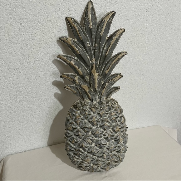 Distressed Tin Pineapple Wall Décor Hanging - Picture 1 of 15